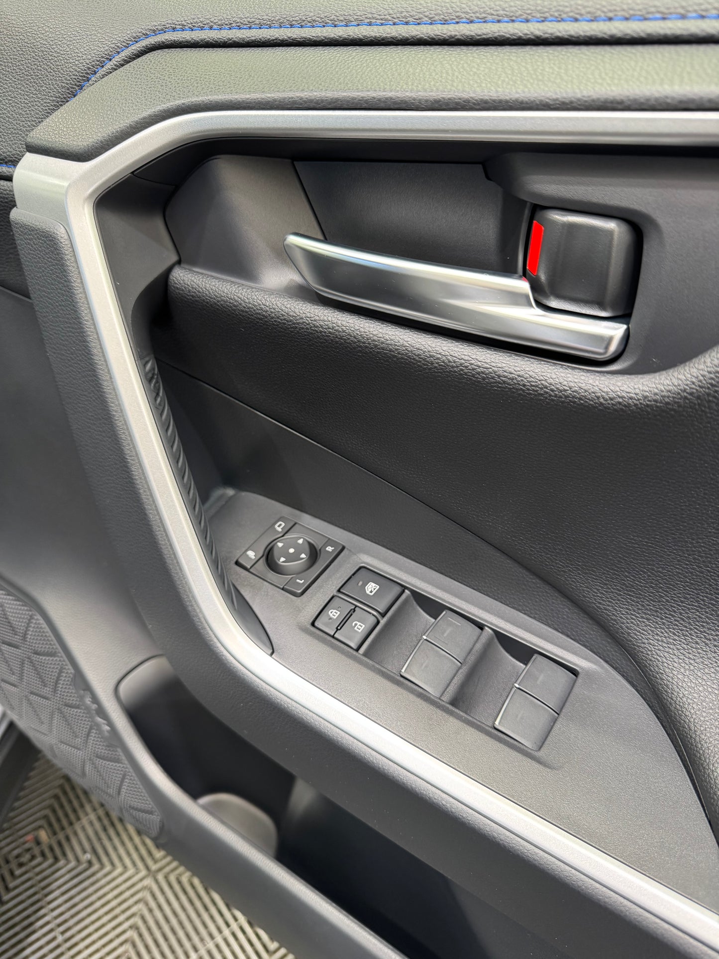 ROYAL COMPLETE INTERIOR DETAIL